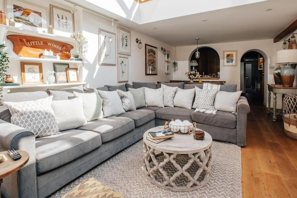 ヘンリー・オン・テムズ Dolls House - Luxury Townhouse *Sleeps 10*ヴィラ エクステリア 写真