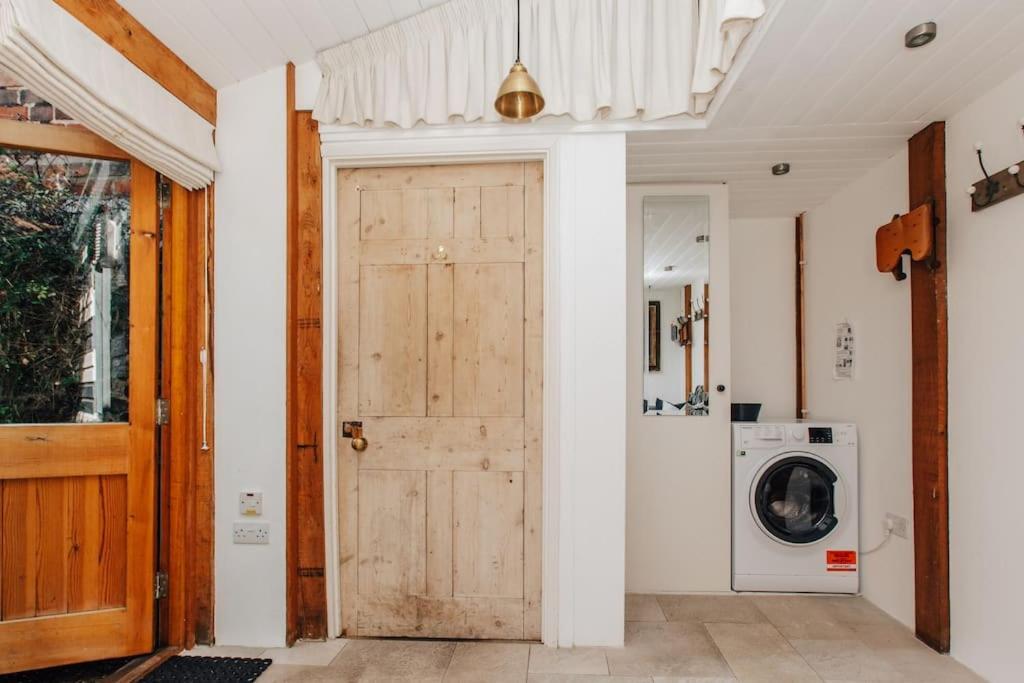 ヘンリー・オン・テムズ Dolls House - Luxury Townhouse *Sleeps 10*ヴィラ エクステリア 写真