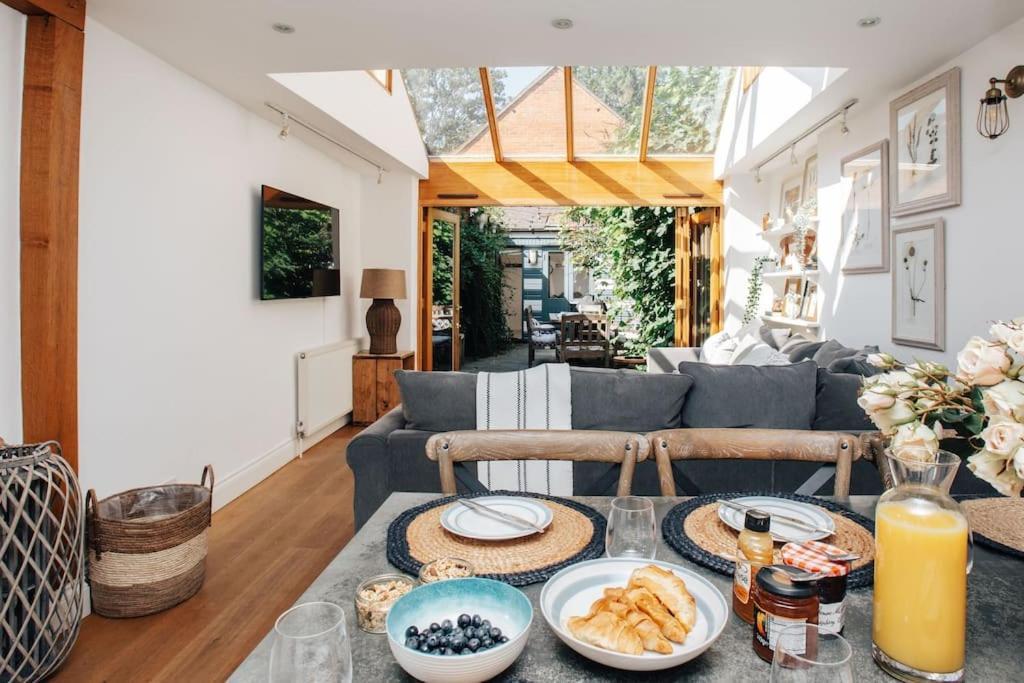 ヘンリー・オン・テムズ Dolls House - Luxury Townhouse *Sleeps 10*ヴィラ エクステリア 写真