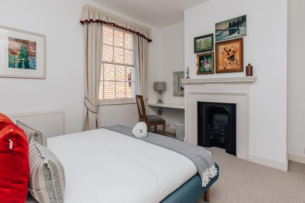 ヘンリー・オン・テムズ Dolls House - Luxury Townhouse *Sleeps 10*ヴィラ エクステリア 写真