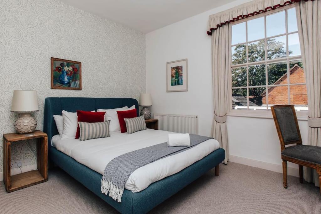 ヘンリー・オン・テムズ Dolls House - Luxury Townhouse *Sleeps 10*ヴィラ エクステリア 写真