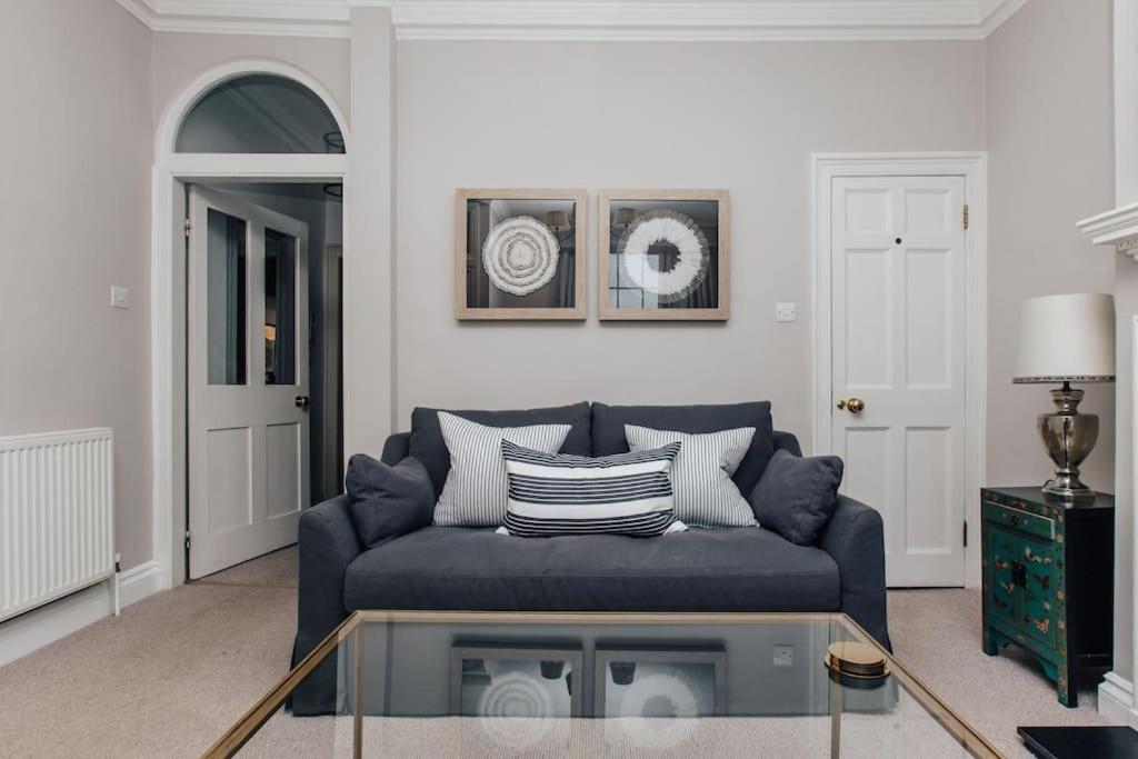ヘンリー・オン・テムズ Dolls House - Luxury Townhouse *Sleeps 10*ヴィラ エクステリア 写真