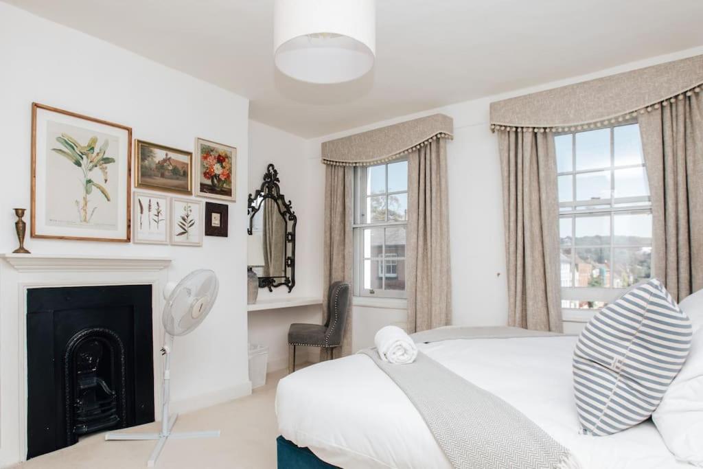 ヘンリー・オン・テムズ Dolls House - Luxury Townhouse *Sleeps 10*ヴィラ エクステリア 写真