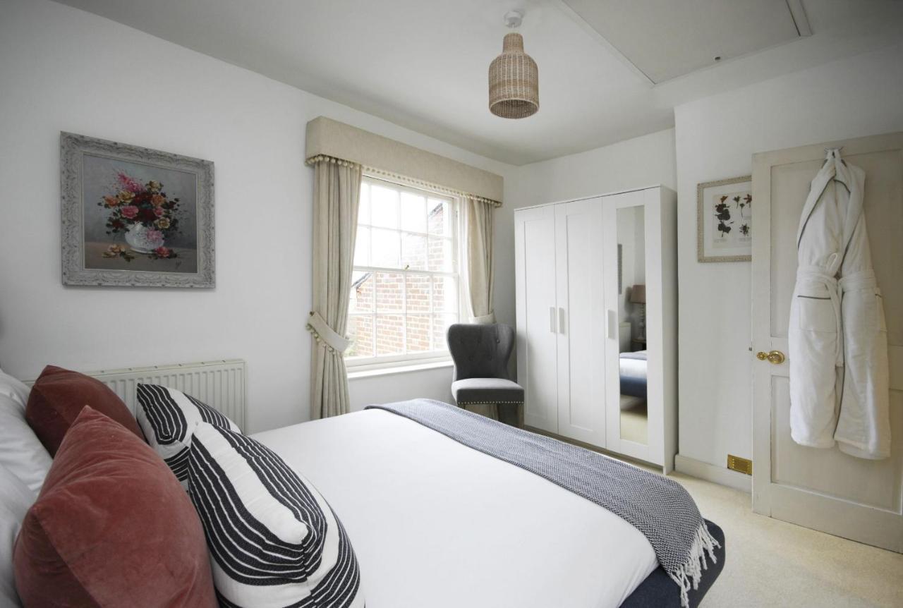 ヘンリー・オン・テムズ Dolls House - Luxury Townhouse *Sleeps 10*ヴィラ エクステリア 写真