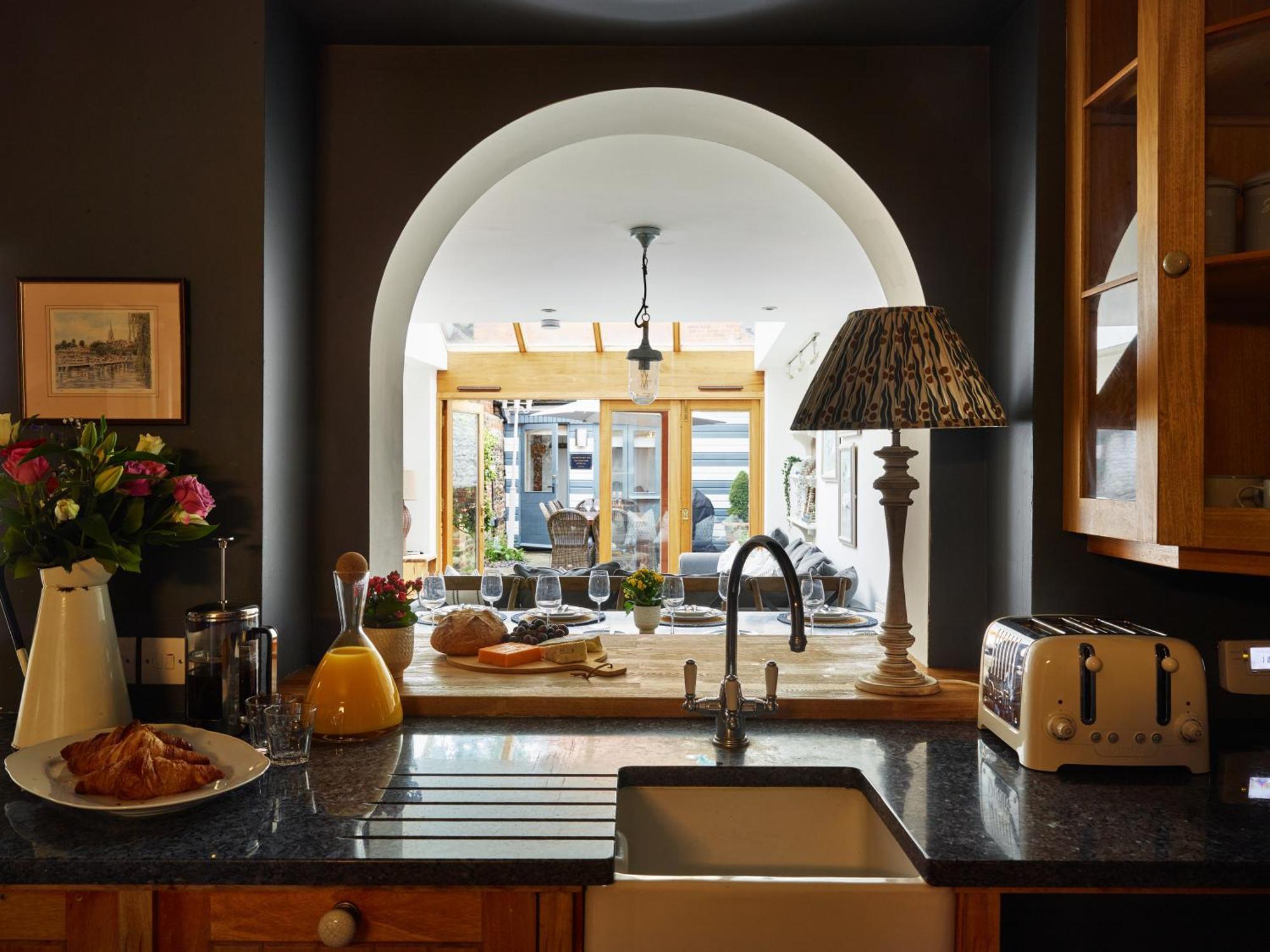 ヘンリー・オン・テムズ Dolls House - Luxury Townhouse *Sleeps 10*ヴィラ エクステリア 写真